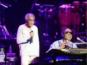 Gilberto Gil e Stevie Wonder farão show de Natal em Copacabana