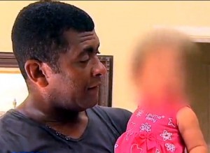 Depois de ser vendida pela mãe por R$ 3.000, menina é resgatada pelo pai em favela