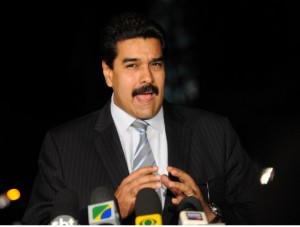 Vice-presidente da Venezuela chega a Cuba para visitar Chávez e ministro de Energia assume o governo venezuelano