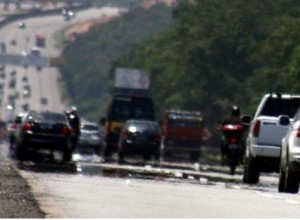 Paulistano enfrenta trânsito na saída para o litoral e interior