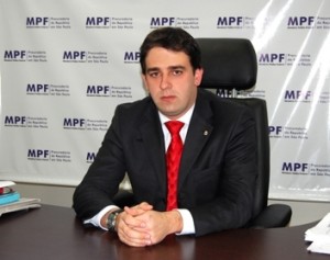 Procurador Thiago Lacerda Nobre do MPF manda prender médicos que cobraram cirurgias feitas pelo SUS