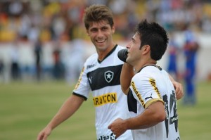 Lodeiro e Fellype Gabriel: autores dos primeiros gols (AGIF / BFR) Lodeiro e Fellype Gabriel: autores dos primeiros gols (AGIF / BFR)