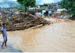Criança que ficou desaparecida após a chuva em Nova Iguaçu é encontrada com vida Criança que ficou desaparecida após a chuva em Nova Iguaçu é encontrada com vida