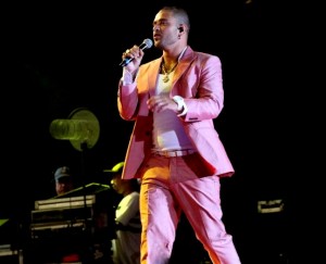 Diogo Nogueira foi um dos primeiros a subir ao palco do Réveillon carioca