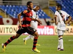 Flamengo vence o Vasco e assume a liderança do seu grupo no Carioca