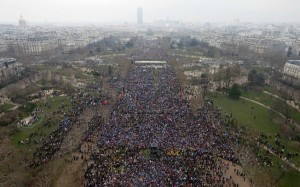 França mostra oposição a plano de presidente de legalizar união homossexual