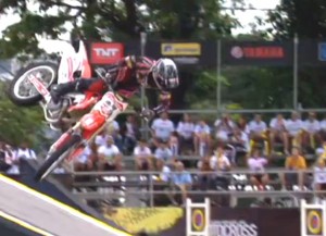 Henrique Balestrin, piloto do Motocross Freestyle, tem graves lesões no cérebro, na coluna e no pulmão
