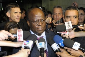 Joaquim Barbosa deve antecipar volta à presidência do STF