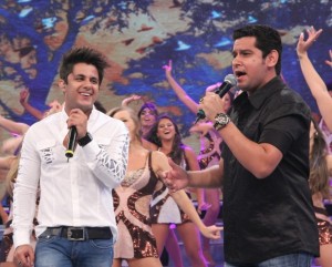 Léo Magalhães e Cristiano Araújo agitam a galera no Domingão do Faustão