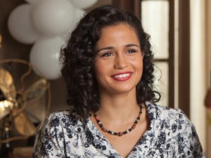 Nanda Costa como Odaléia, esposa de Luiz Gonzaga e mãe de Gonzaguinha (Foto: Divulgação/TV Globo) Nanda Costa como Odaléia, esposa de Luiz Gonzaga e mãe de Gonzaguinha (Foto: Divulgação/TV Globo)