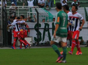 Palmeiras sai na frente, mas leva virada do Penapolense