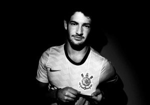 Depois de uma longa negociação Pato acerta com o Corinthians