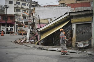 Dois prédios desabaram e quatro foram interditados em São Paulo