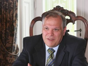 Rubens Bomtempo, prefeito de Petrópolis, cancela carnaval para investir em saúde Rubens Bomtempo, prefeito de Petrópolis, cancela carnaval para investir em saúde