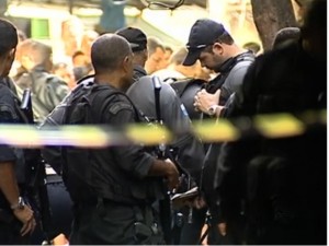 Tiroteio envolvendo policiais militares na Rocinha deixa um morto Tiroteio envolvendo policiais militares na Rocinha deixa um morto
