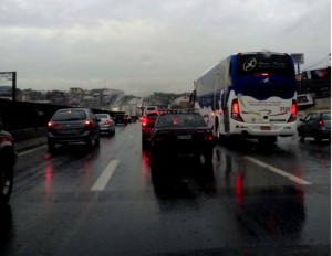 Rodovia Presidente Dutra fechada na região de Resende devido às chuvas