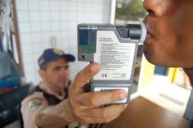 Remédio usado para burlar bafômetro não elimina efeitos do álcool no comportamento, dizem médicos
