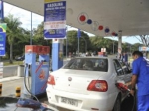 Gasolina já subiu, em média, quase 4% para o consumidor depois do reajuste nas refinarias
