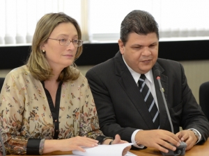 Governo federal entrega 37 centrais de Libras aos estados e ao DF