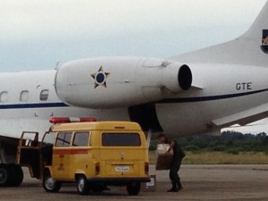 Chegada de medicamentos para feridos de incêndio em Santa Maria (Foto: Roberta Salinet/RBS TV) Chegada de medicamentos para feridos de incêndio em Santa Maria (Foto: Roberta Salinet/RBS TV)