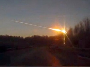 Queda de meteorito na Rússia atinge várias cidades e fere mais de 500 pessoas