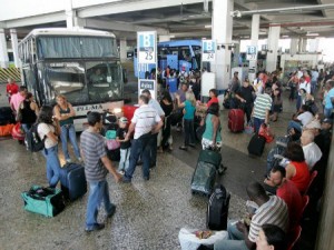 Polícia prende cambistas de passagens na rodoviária Novo Rio na Capital Fluminense