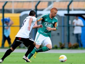 Com um jogador a menos, Palmeiras supera União Barbarense