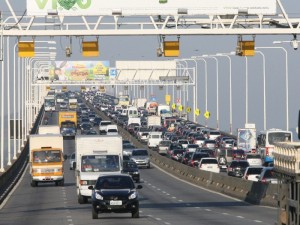 Saída do Rio de Janeiro neste sábado (09/02) para a região dos Lagos causa grande congestionamento
