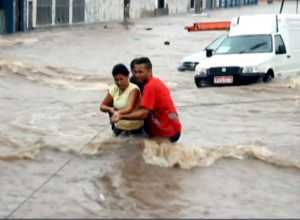 Chuva na tarde de segunda-feira (18) trouxe o caos aos paulistanos mais uma vez Chuva na tarde de segunda-feira (18) trouxe o caos aos paulistanos mais uma vez