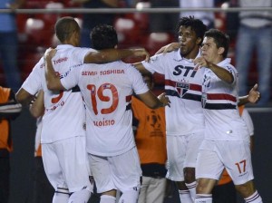 Na força, São Paulo derruba o The Strongest (BOL) no Morumbi