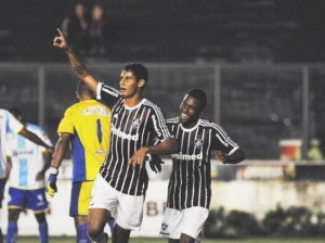 Michel marca três vezes e Fluminense derrota Macaé por 3 a 1