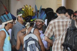 Justiça não consegue acordo com índios que querem voltar para a Aldeia Maracanã
