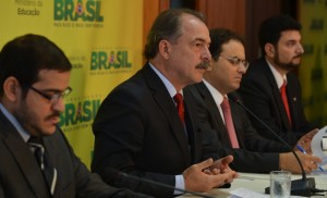 MEC suspende vestibular para cursos de direito mal avaliados MEC suspende vestibular para cursos de direito mal avaliados