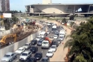 Chuva forte deixa bairros da capital e seis municípios do Rio de Janeiro sem energia elétrica