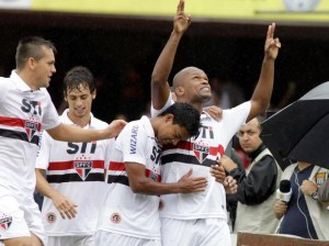 São Paulo vence o Oeste no Morumbi e volta à liderança do Paulista São Paulo vence o Oeste no Morumbi e volta à liderança do Paulista