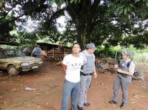 Polícia prende homem por matar 15 cachorros para comer Polícia prende homem por matar 15 cachorros para comer