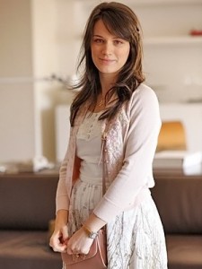 Guerra dos Sexos: Carolina força choro na polícia e diz que sabotou por amor Guerra dos Sexos: Carolina força choro na polícia e diz que sabotou por amor