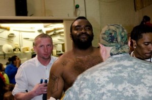 Lutador de 35 anos morre em evento de MMA Lutador de 35 anos morre em evento de MMA