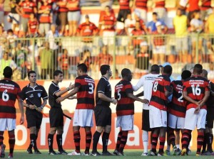 Flamengo empata com Duque de Caxias e fica praticamente eliminado da semifinal da Taça Rio Flamengo empata com Duque de Caxias e fica praticamente eliminado da semifinal da Taça Rio
