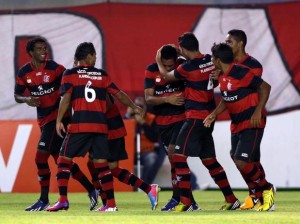 Flamengo vence o Macaé e aguarda resultados do Fluminense e do TJD