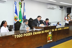 Jaqueline Dias de Freitas, que perdeu a avó, Eva Freitas, em um acidente de trânsito falou aos vereadores Jaqueline Dias de Freitas, que perdeu a avó, Eva Freitas, em um acidente de trânsito falou aos vereadores