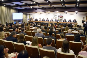 Mais de 200 pessoas lotam auditório em ato público contra a "PEC da Impunidade"