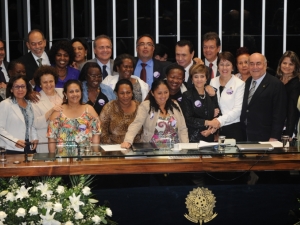 PEC das Domésticas é promulgada em Brasília