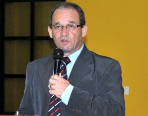 Pr. Rômulo na direção do SETEBI em Itaperuna na formação de pastores e líderes