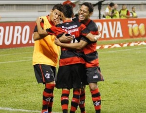 Flamengo vence na estreia da Copa do Brasil com golaço de Rafinha
