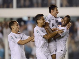 Rafael defende dois pênaltis e Santos passa pelo Palmeiras rumo à semifinal Rafael defende dois pênaltis e Santos passa pelo Palmeiras rumo à semifinal