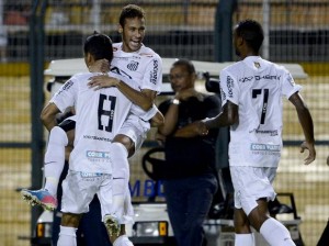 Santos domina São Caetano, mas empata em 1 a 1 com golaço de Neymar