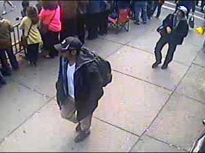 FBI divulga imagem de dois suspeitos das explosões em Boston