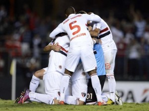 São Paulo vence o Atlético-MG no Morumbi e vai às oitavas