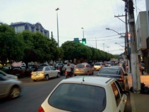 Trânsito cada dia mais complicado em Itaperuna